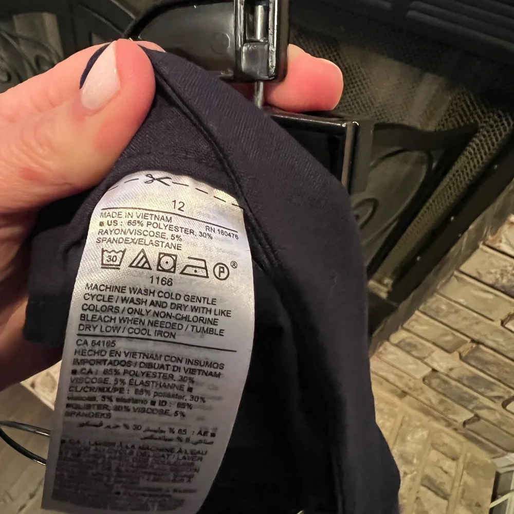 Old Navy Capri poly rayon dress pants, navy, size Large, EUC - Picture 4 of 4